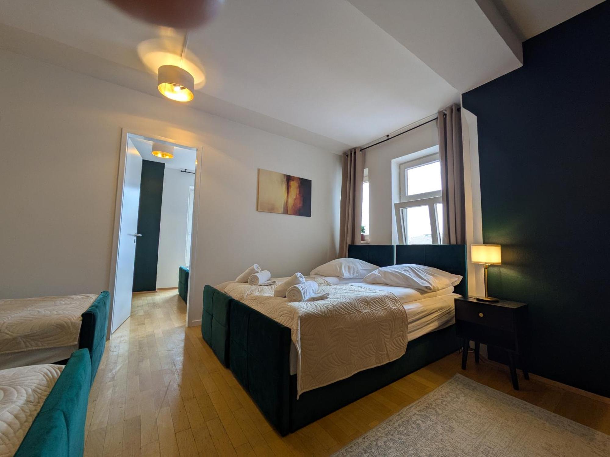 Munich Large Apartment 110 Qm, 3 Bedrooms And Very Central 1-12 Guests — Photos 1